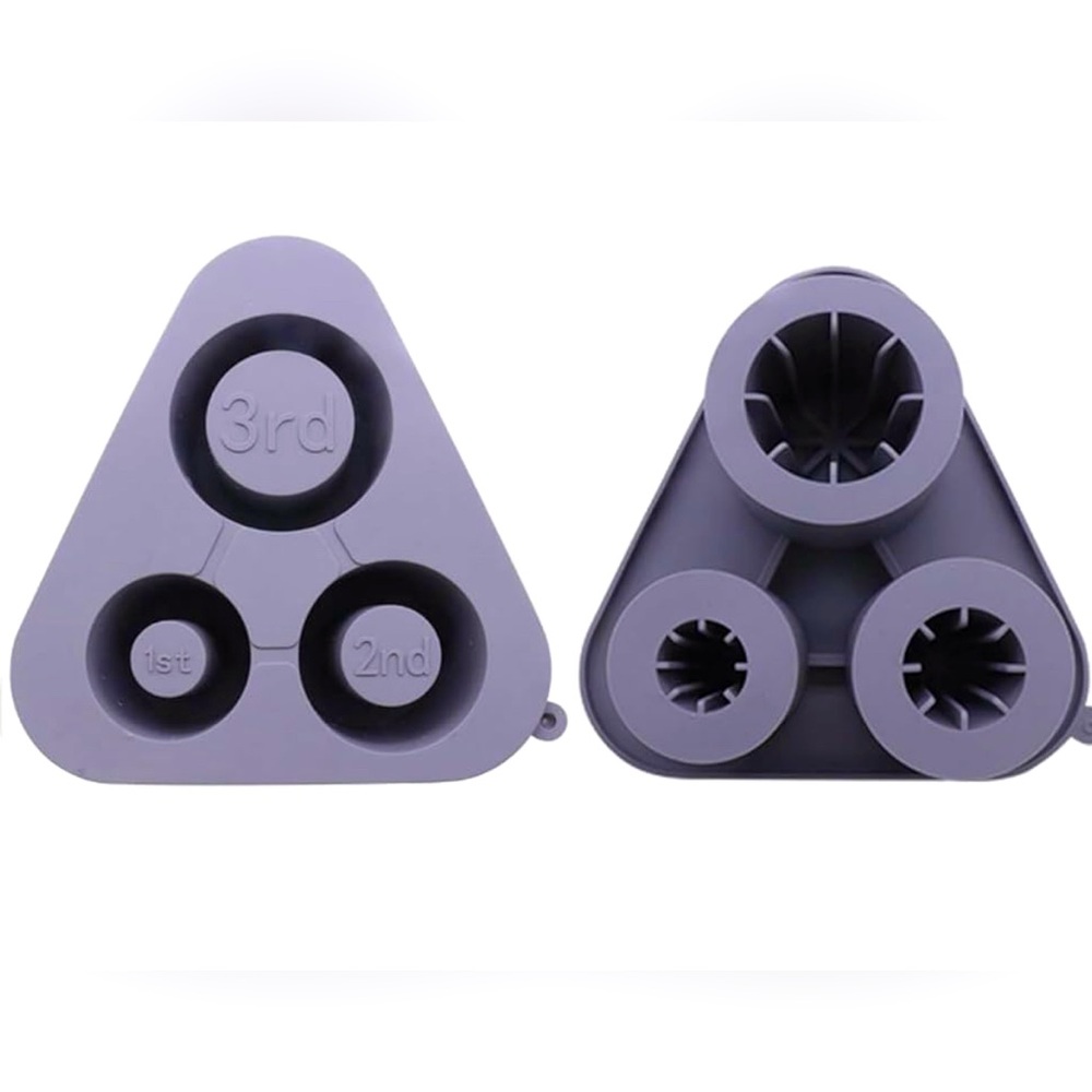 Ice Cube Tray Large Capacity Ice Lattice with Cover NEW!!!
